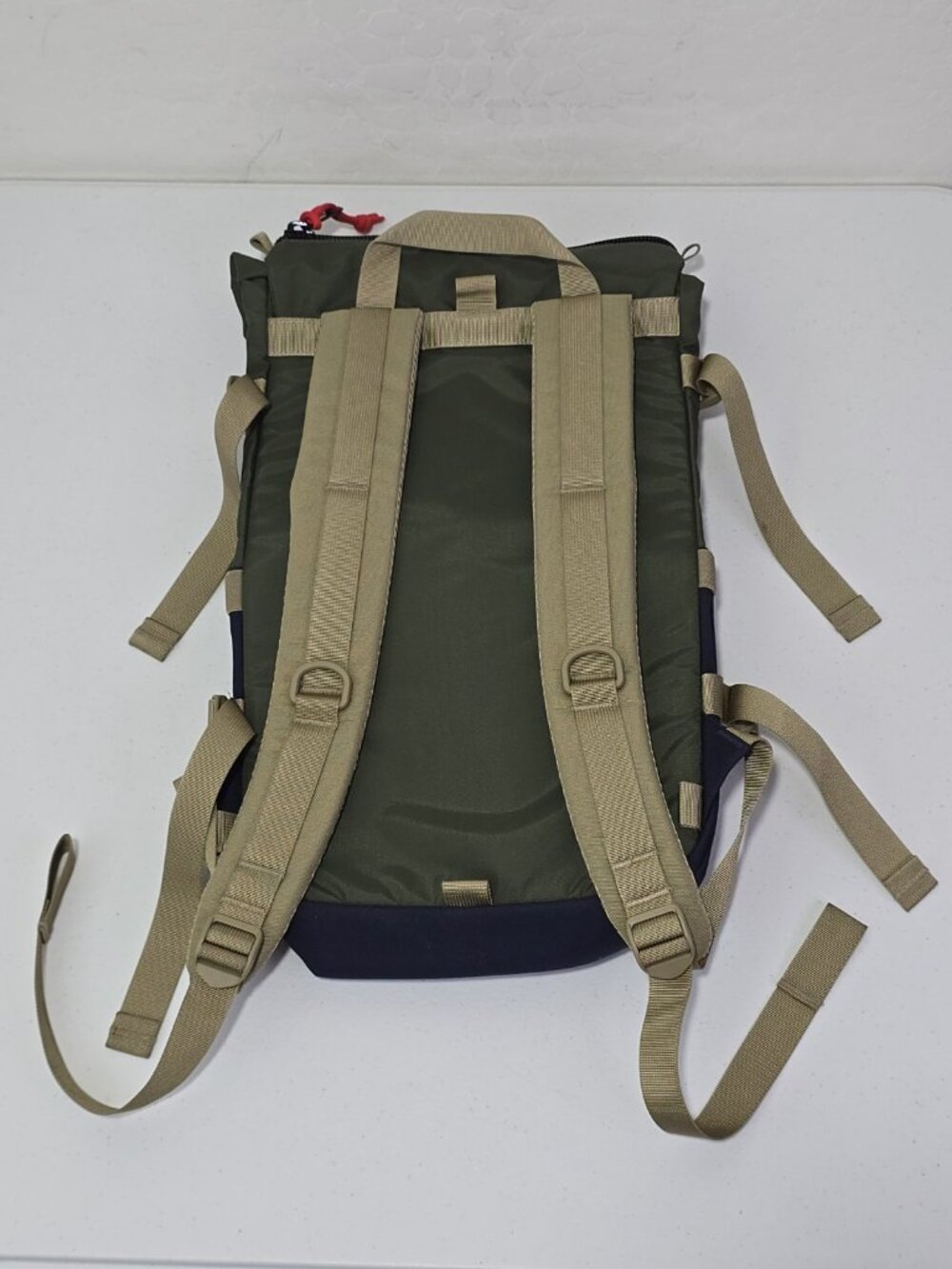 Topo Designs Rover Pack Classic Olive / Navy 20L Pack (Has a NETFLIX Logo) - Picture 8 of 9
